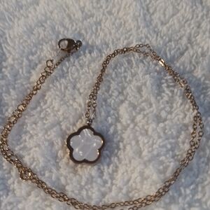 Elegant Gold and White Flower Pendant Necklace